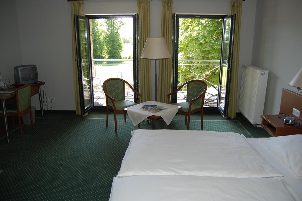 Gutshaus Redewisch Hotel & Restaurant 볼텐하겐 외부 사진