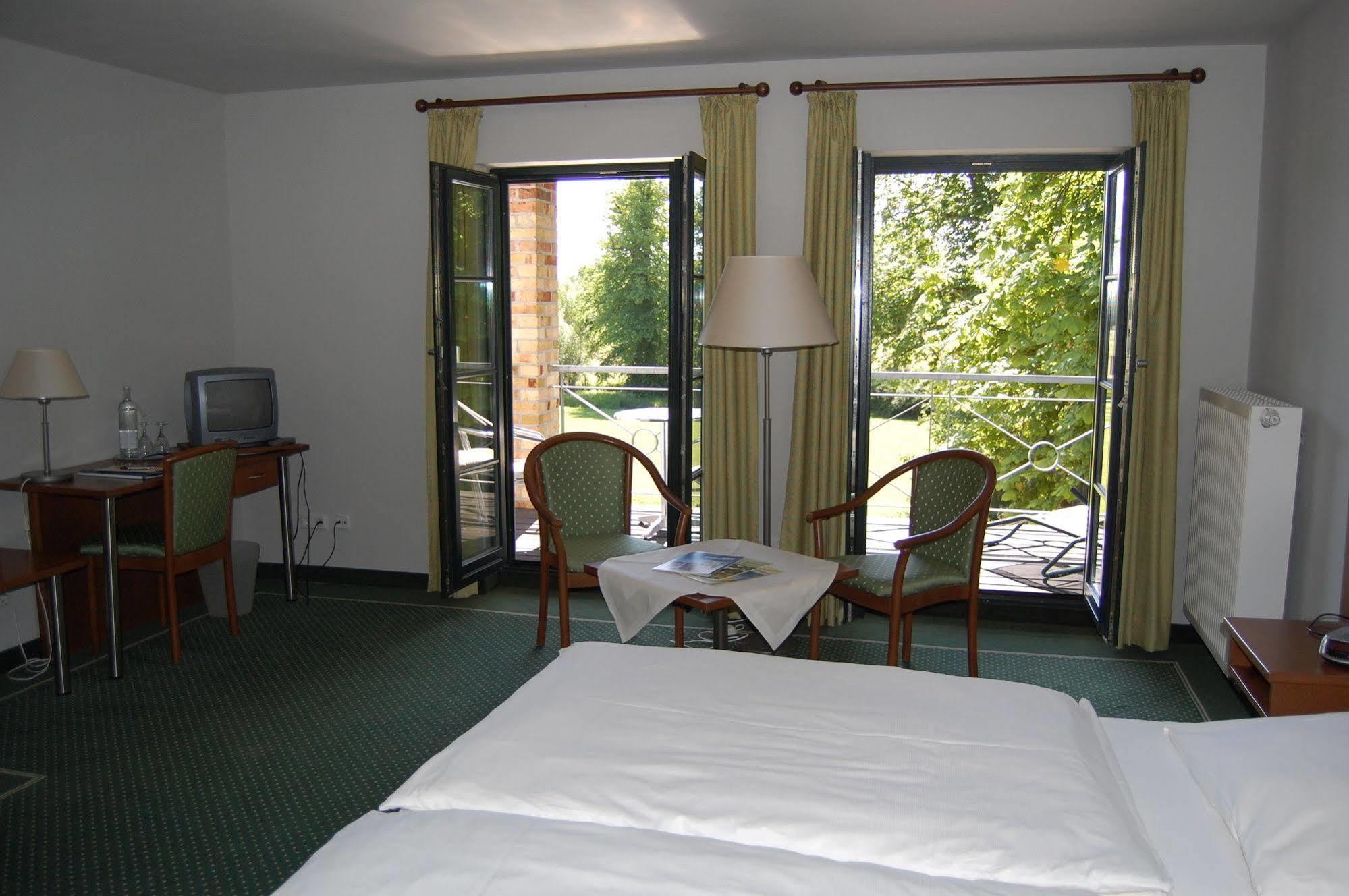 Gutshaus Redewisch Hotel & Restaurant 볼텐하겐 외부 사진